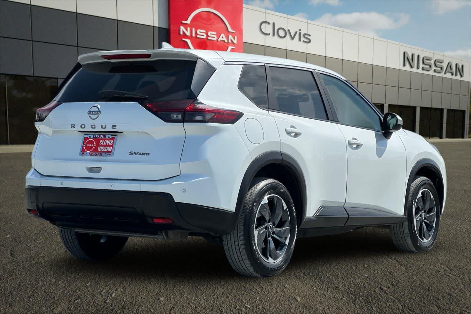 Used 2024 Nissan Rogue SV AWD/4WD image 3
