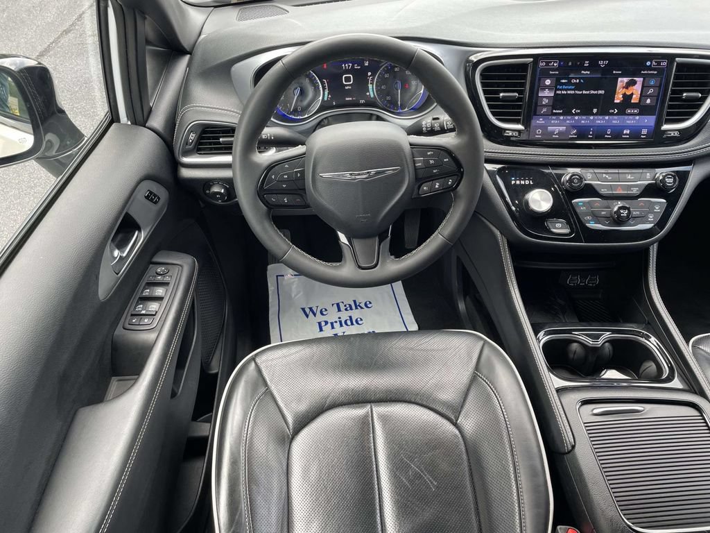 Certified 2025 Chrysler Pacifica Limited FWD image 24
