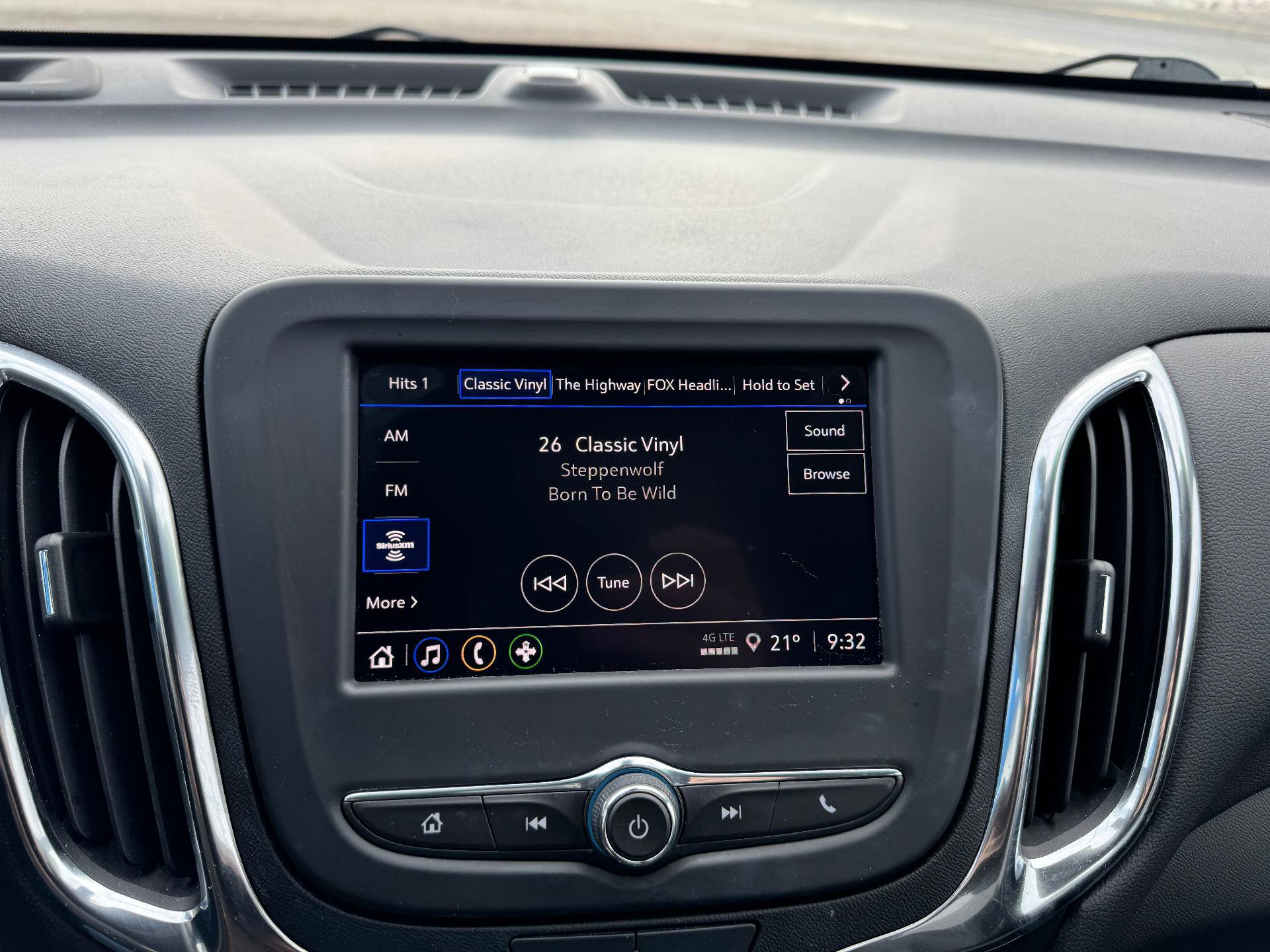 Used 2024 Chevrolet Equinox LT image 29