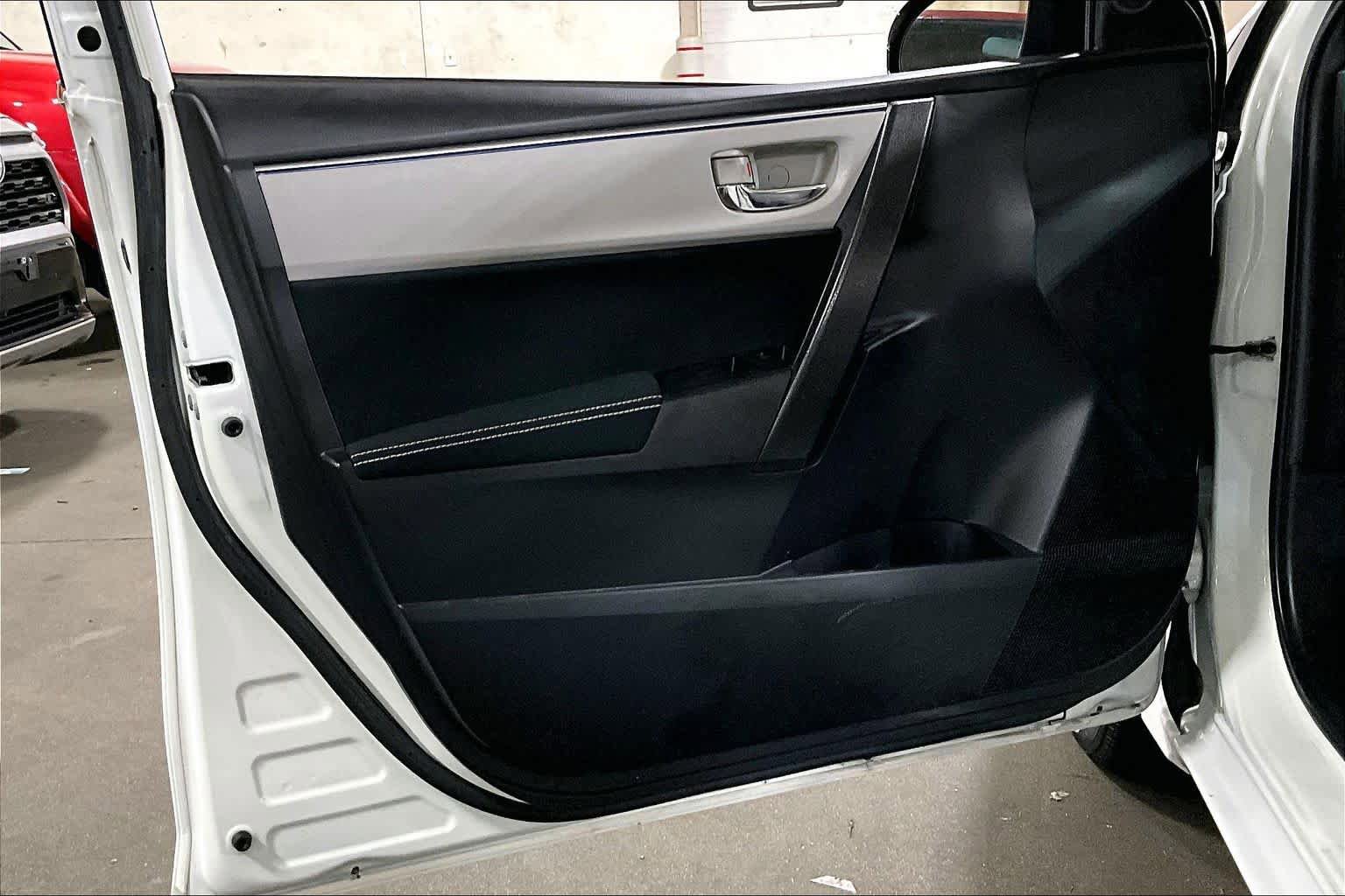 Used 2015 Toyota Corolla LE FWD image 22