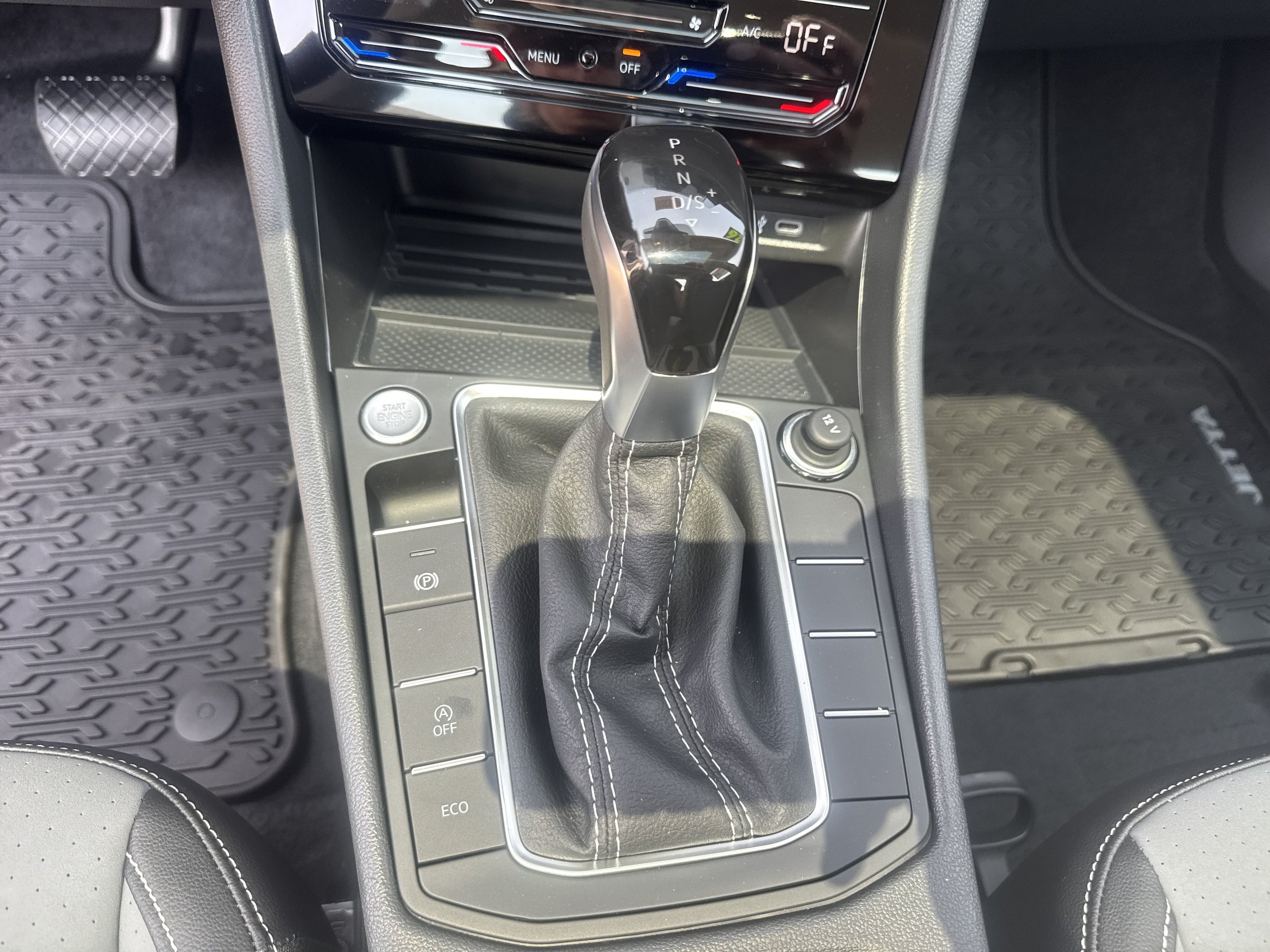 New 2026 Volkswagen Jetta SE FWD image 19
