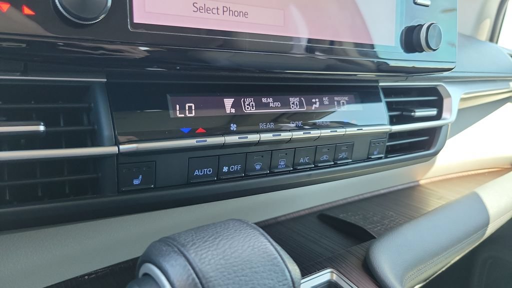 Certified 2021 Toyota Sienna XLE FWD image 21