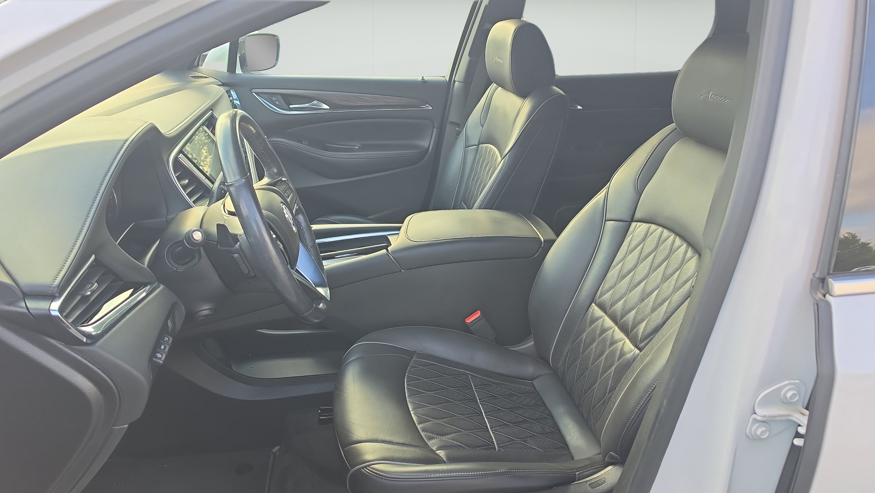 Used 2022 Buick Enclave Avenir w/ Avenir Technology Package FWD image 9
