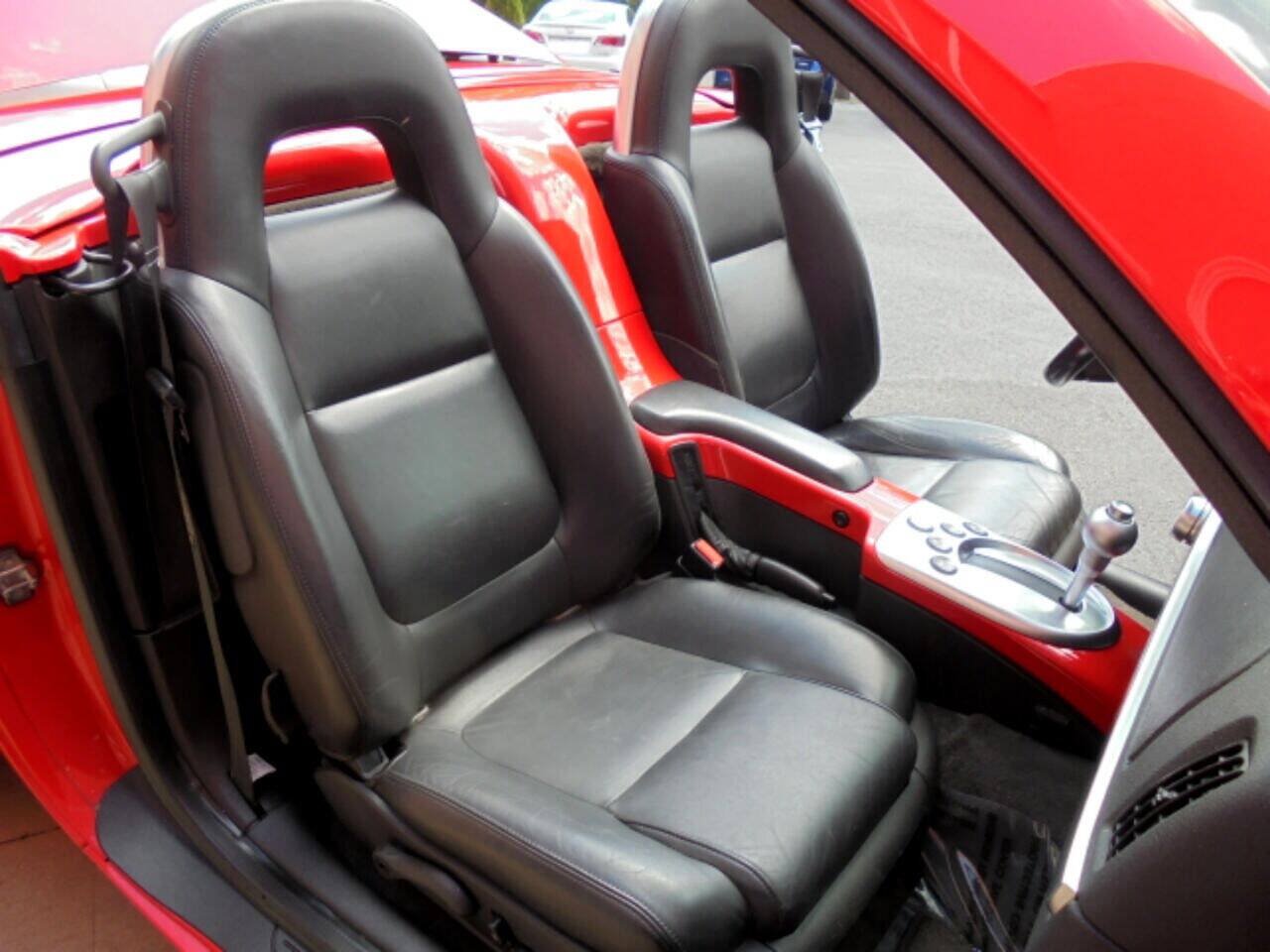 Used 2005 Chevrolet SSR w/ Preferred Equipment Group RWD image 10