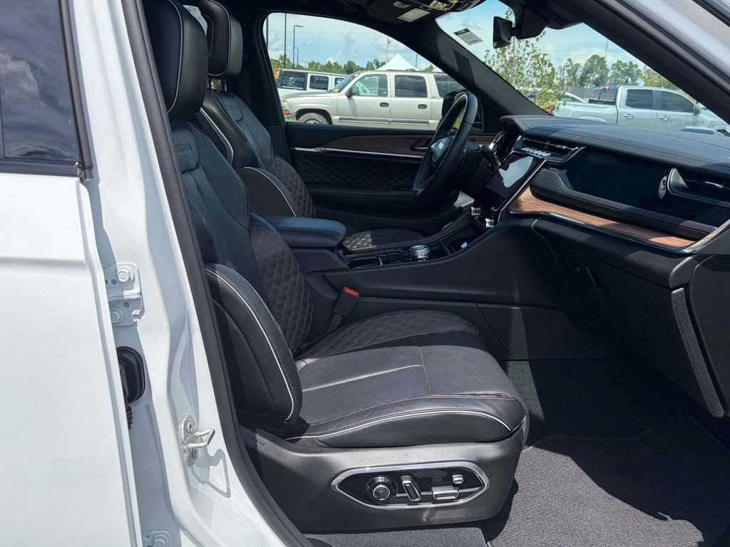 Used 2024 Jeep Grand Cherokee Summit AWD/4WD image 49