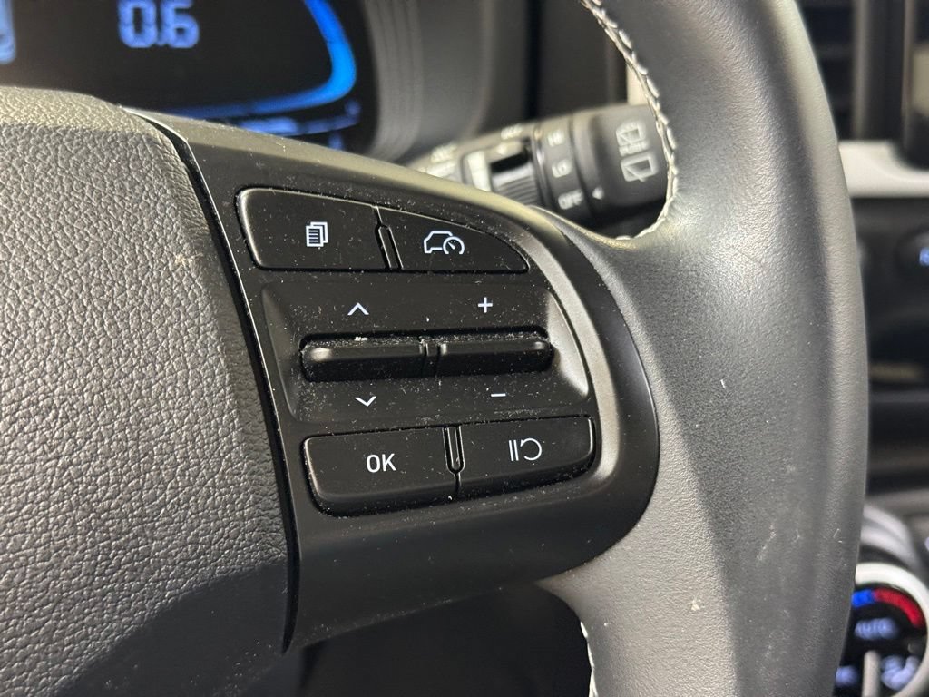 Used 2025 Hyundai Venue Limited FWD image 32