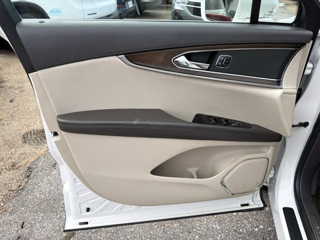 Used 2016 Lincoln MKX Reserve w/ Cargo Utility Package FWD image 25