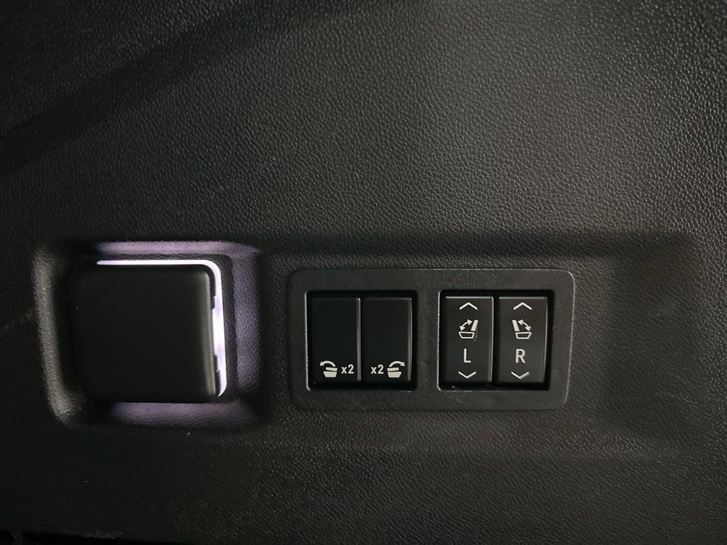 Used 2022 Chevrolet Tahoe Z71 w/ Luxury Package image 38