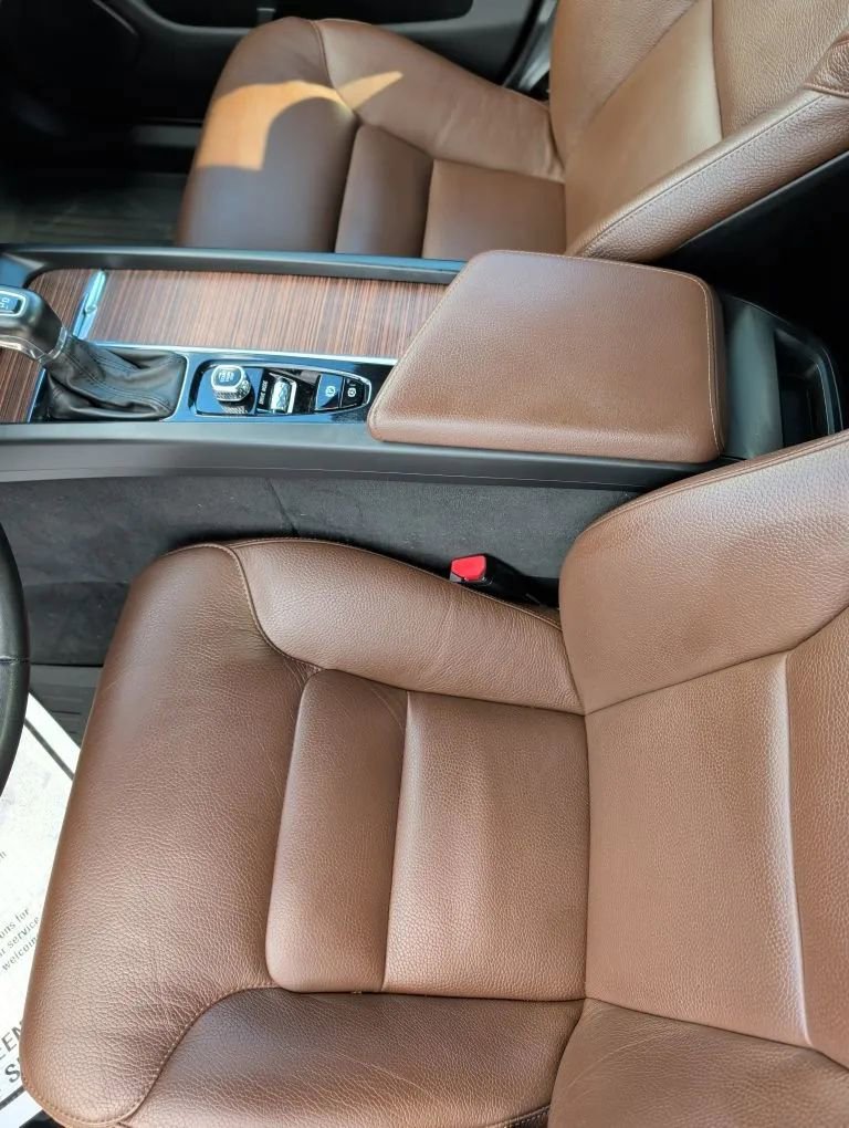 Used 2021 Volvo XC60 T5 Momentum image 4