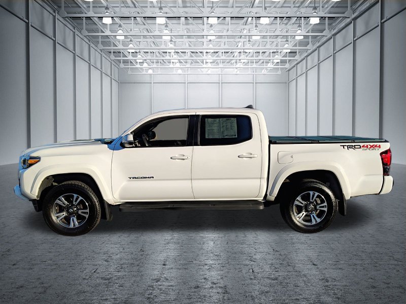 Used 2018 Toyota Tacoma TRD Sport AWD/4WD image 10