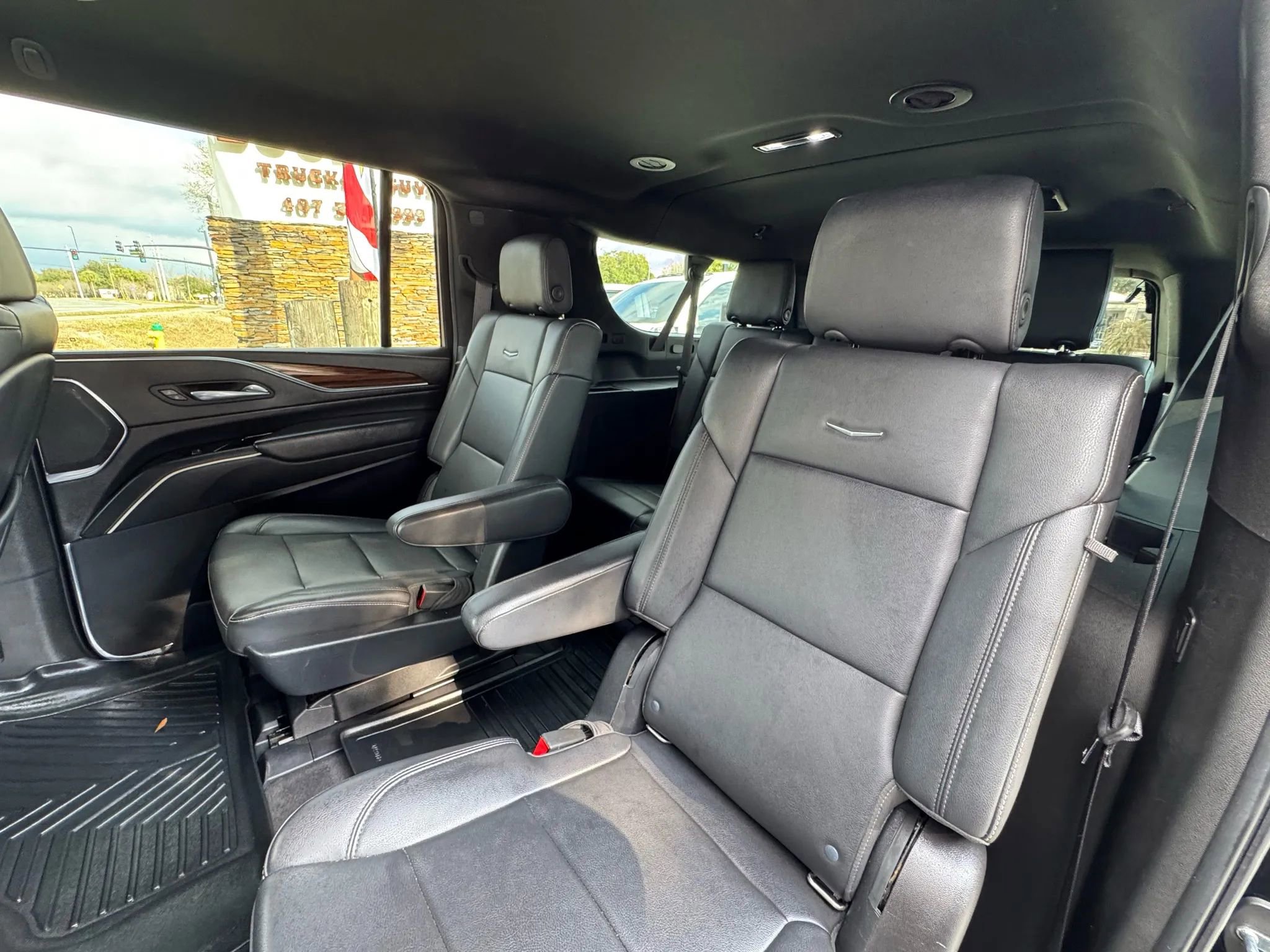 Used 2022 Cadillac Escalade ESV Luxury image 19