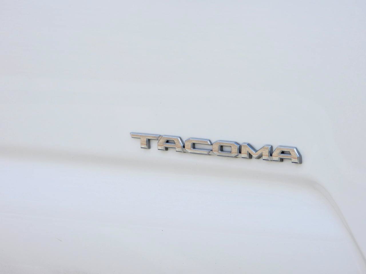 Used 2022 Toyota Tacoma SR5 w/ Technology Package RWD image 9