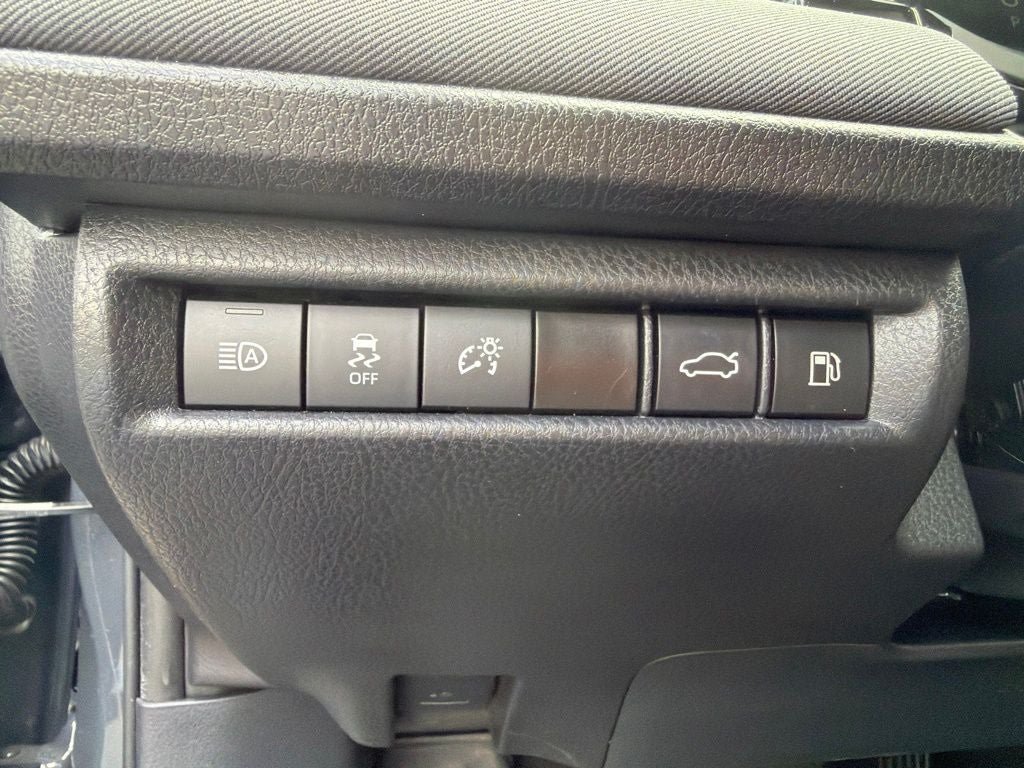 Used 2025 Toyota Camry LE AWD/4WD image 15