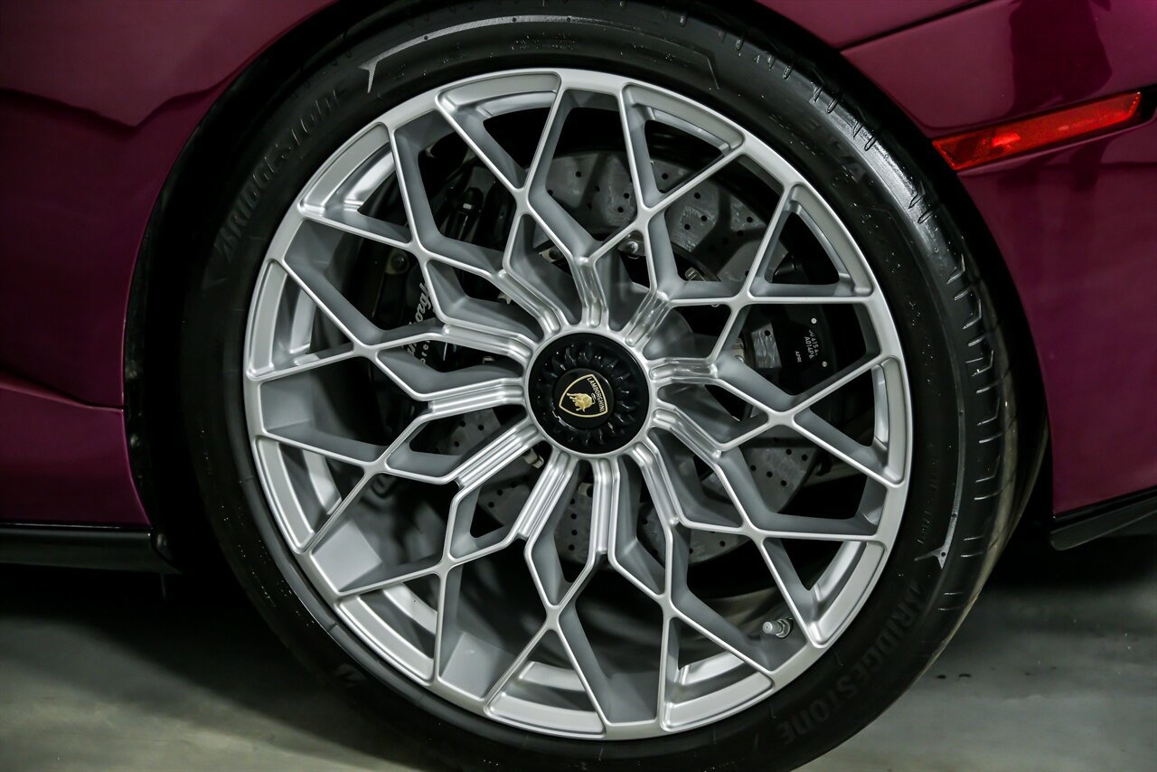 Used 2022 Lamborghini Huracan STO image 22