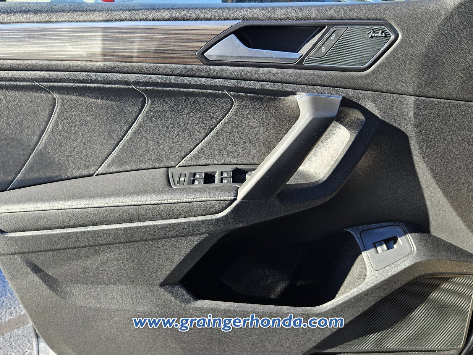 Used 2022 Volkswagen Tiguan SEL R-Line image 23