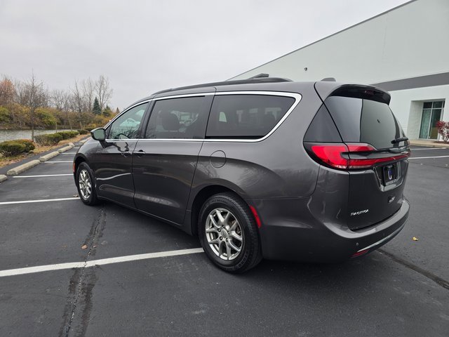 Used 2021 Chrysler Pacifica Touring image 8