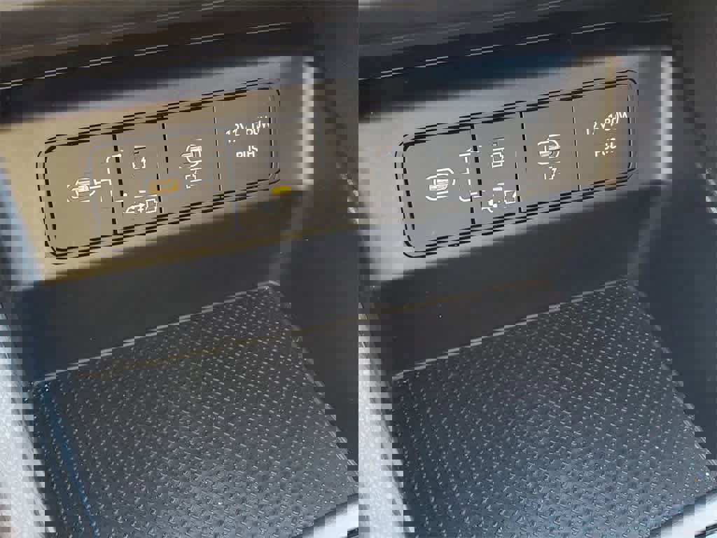 Used 2025 Hyundai Tucson SE image 29