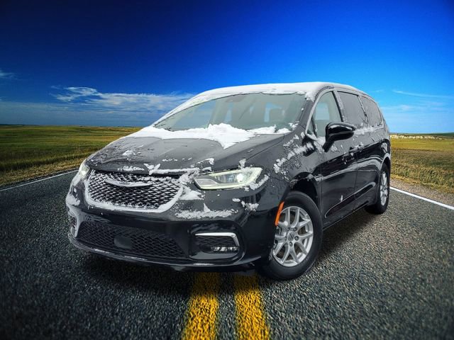 Certified 2024 Chrysler Pacifica Touring-L image 34