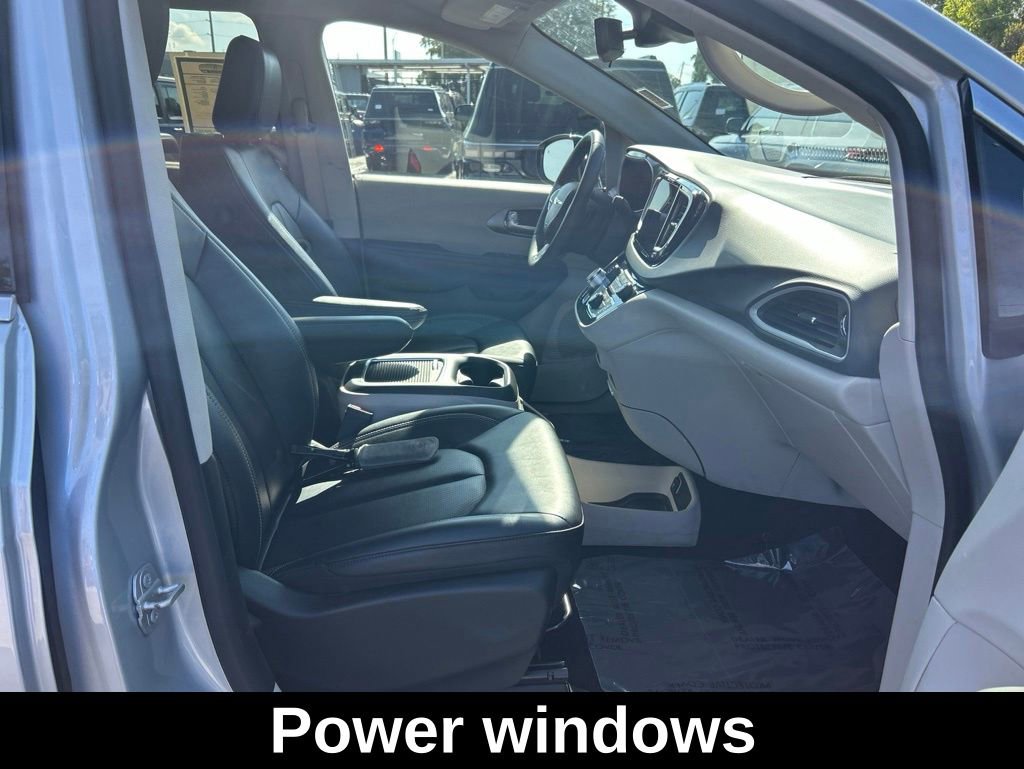 Used 2024 Chrysler Pacifica Touring-L FWD image 21