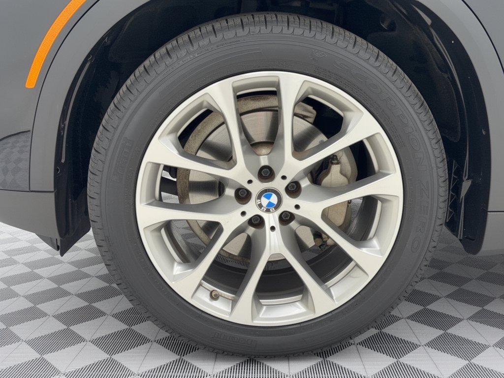 Used 2023 BMW X5 xDrive40i w/ Premium Package AWD/4WD image 13