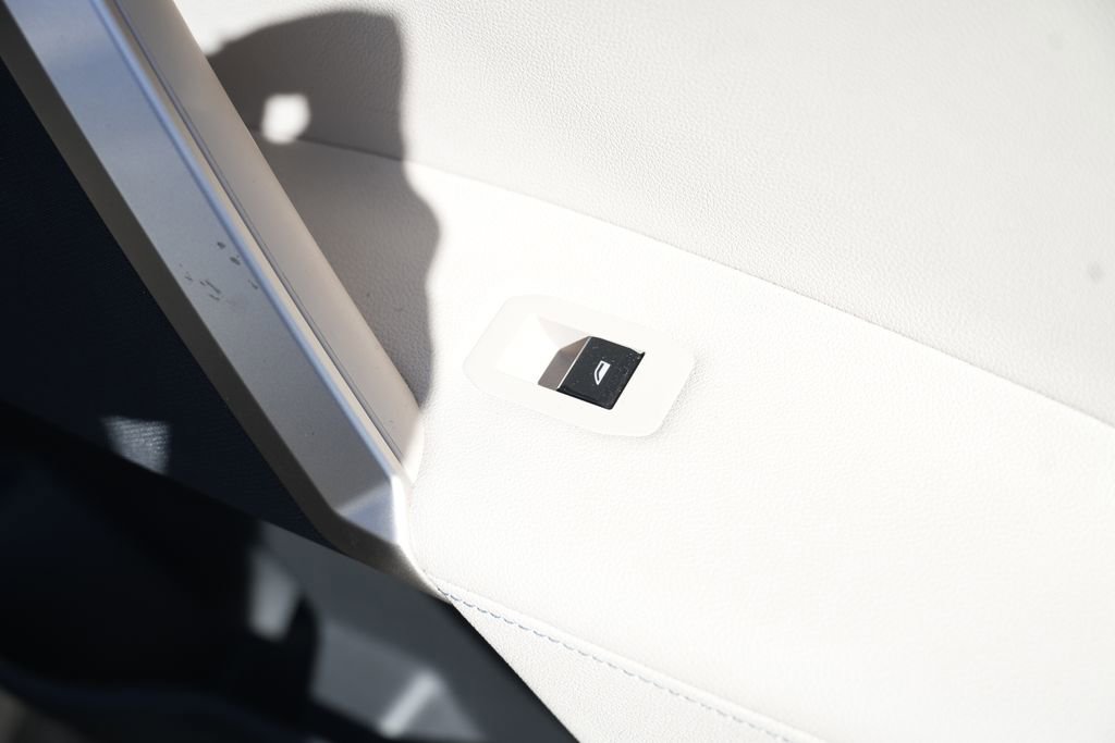 Used 2022 BMW iX xDrive50 w/ Premium Package image 40