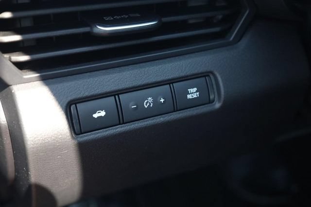 Used 2024 Nissan Altima 2.5 SV FWD image 12