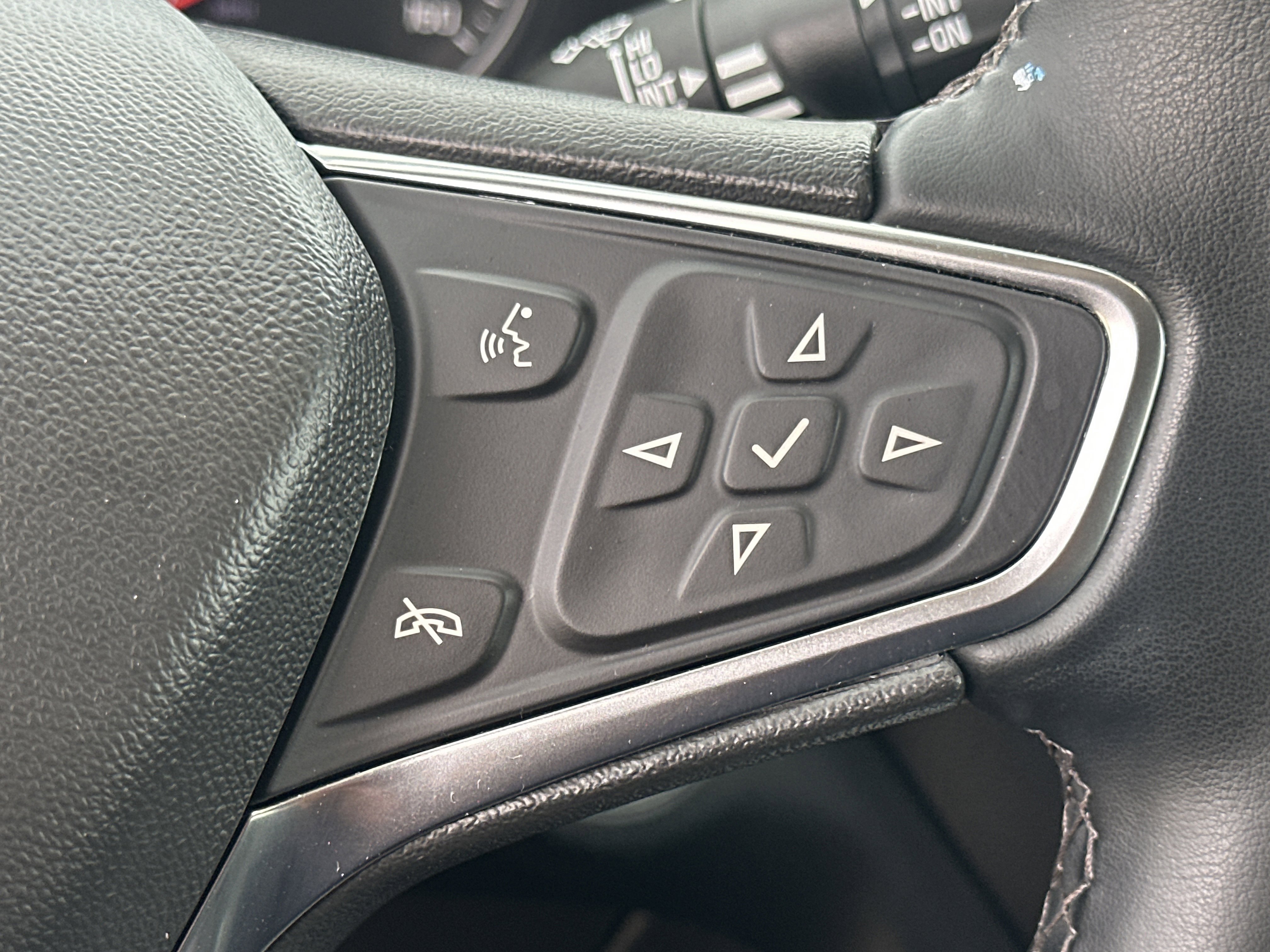 Used 2024 Chevrolet Equinox LT AWD/4WD image 25