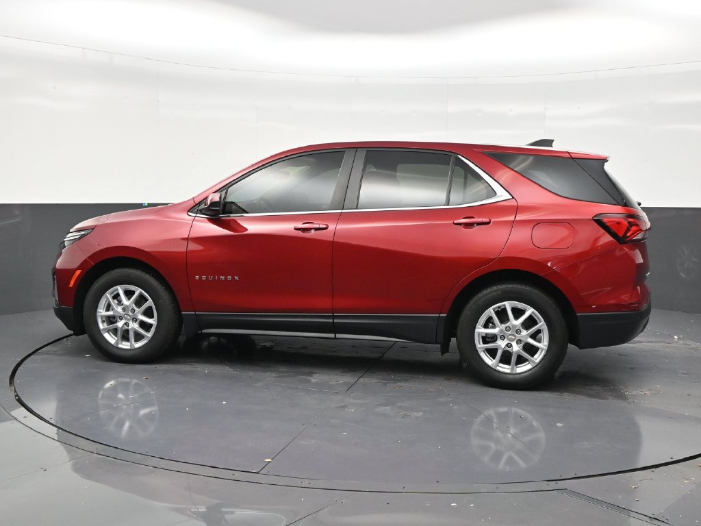 Used 2024 Chevrolet Equinox LT FWD image 2