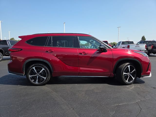 Used 2021 Toyota Highlander XSE AWD/4WD image 18