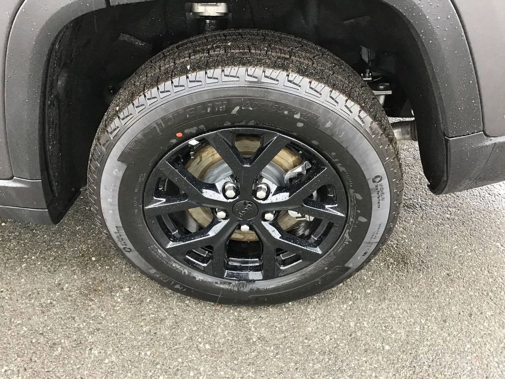 New 2025 Jeep Grand Cherokee L Laredo w/ Trailer Tow Package image 10