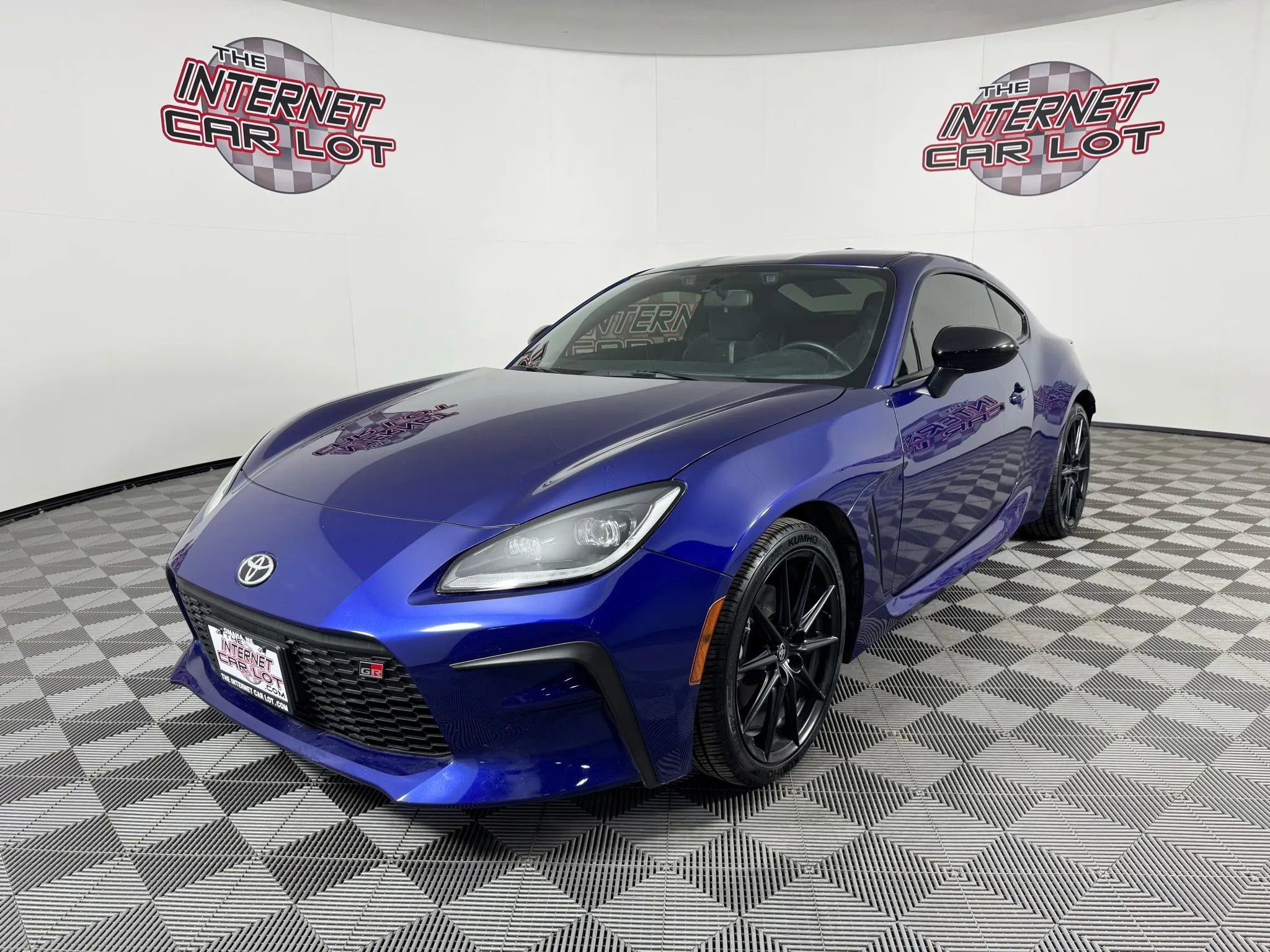 Used 2024 Toyota GR86 Premium RWD image 3