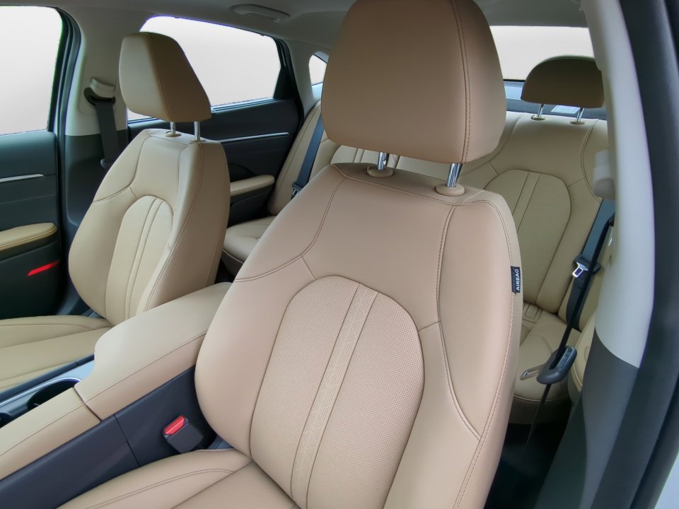 Certified 2025 Hyundai Sonata Limited FWD image 11