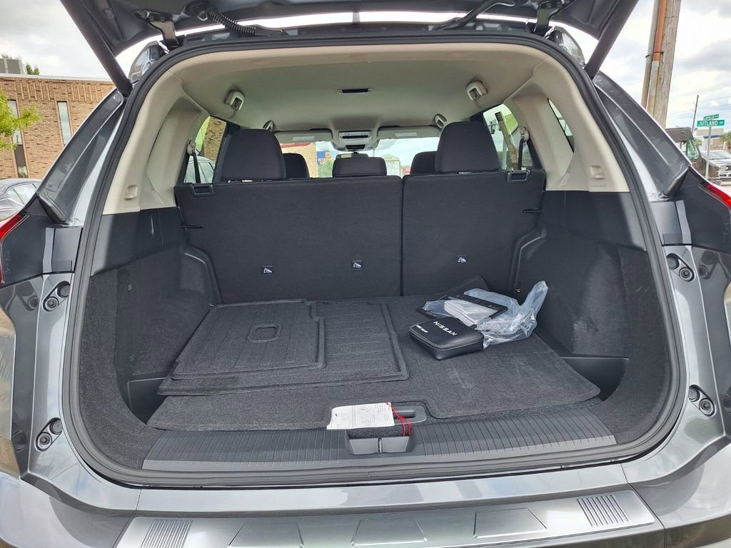 Certified 2026 Nissan Rogue SV image 24