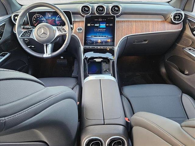 Used 2025 Mercedes-Benz GLC 300 image 16