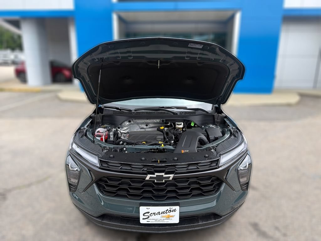 New 2026 Chevrolet Trax LT w/ Midnight Edition FWD image 11