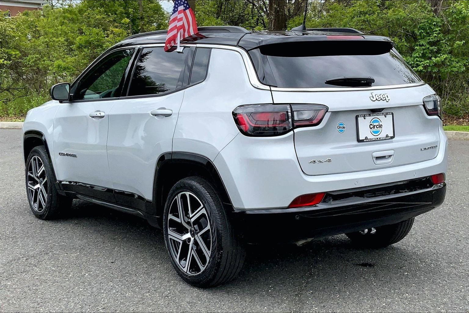 Certified 2025 Jeep Compass Limited w/ Elite Group AWD/4WD image 10