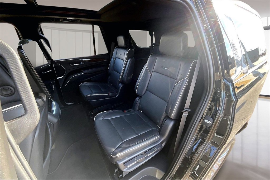 Used 2021 Cadillac Escalade Premium Luxury image 28