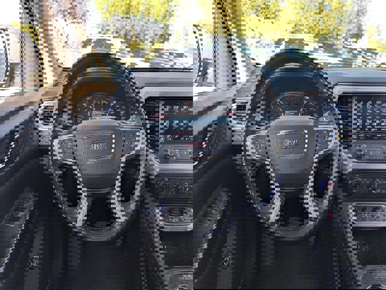 Used 2023 GMC Acadia SLT image 19