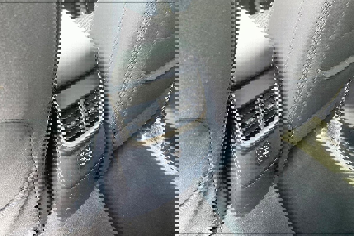 Used 2024 Subaru Outback Premium image 32