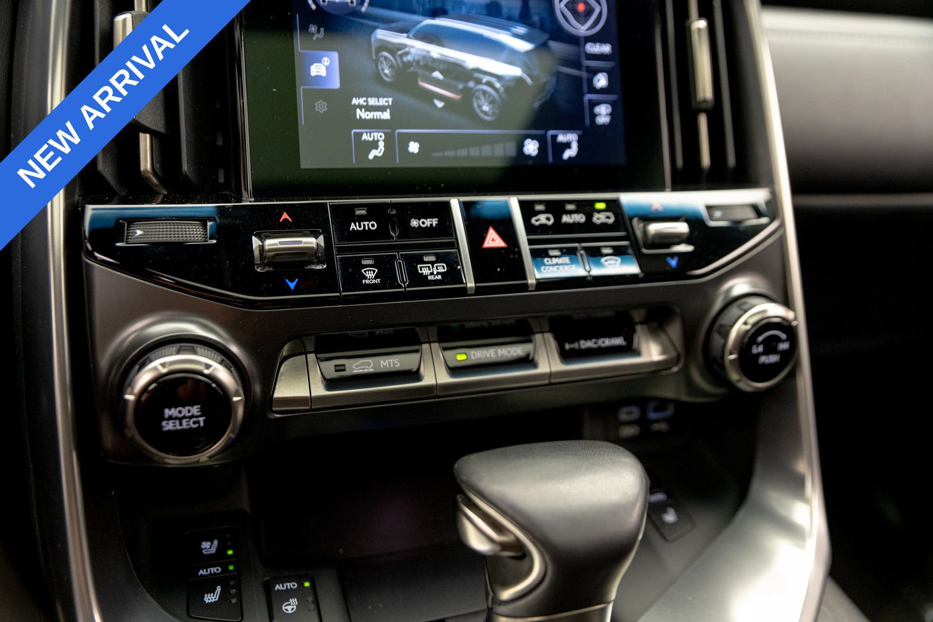 Used 2022 Lexus LX 600 4WD w/ Accessory Package (Z1) image 24