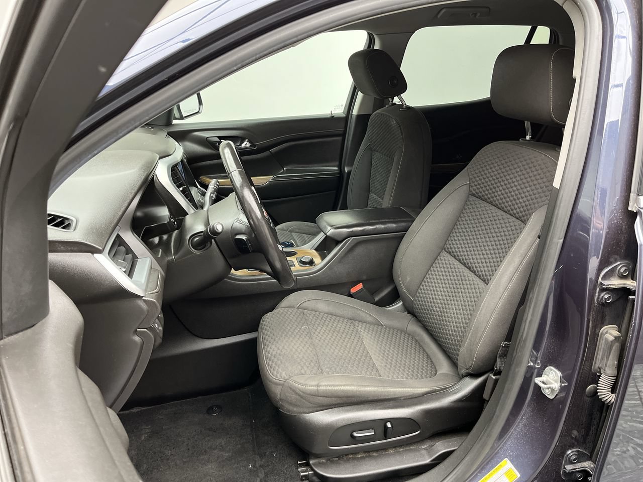 Used 2019 GMC Acadia SLE AWD/4WD image 8