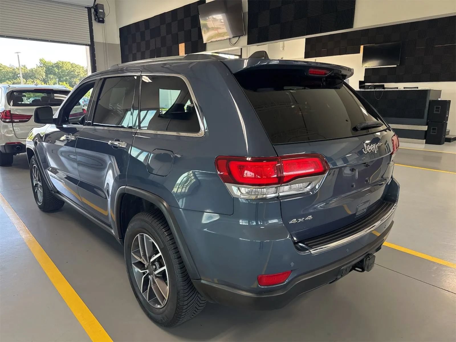 Used 2020 Jeep Grand Cherokee Limited w/ Trailer Tow Group IV AWD/4WD image 4