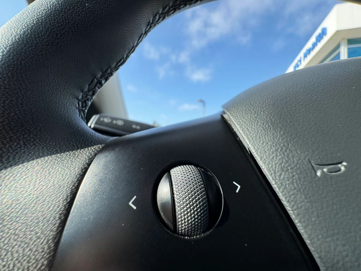 Used 2023 Tesla Model Y Long Range AWD/4WD image 26