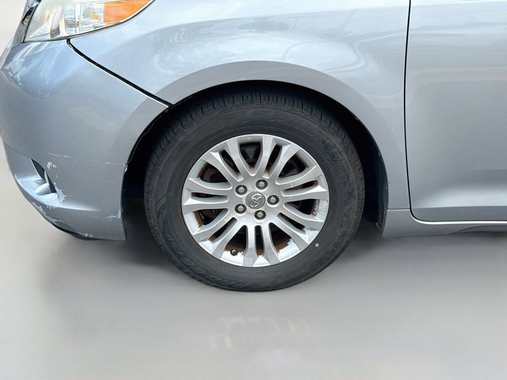 Used 2011 Toyota Sienna XLE FWD image 33