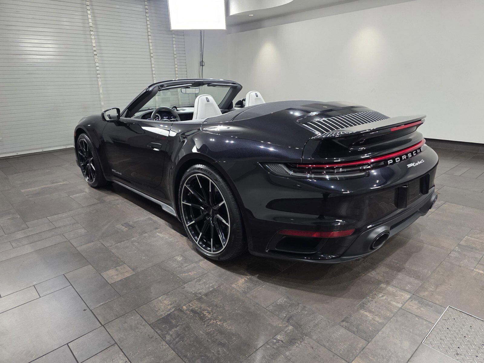 Used 2021 Porsche 911 Turbo S image 4