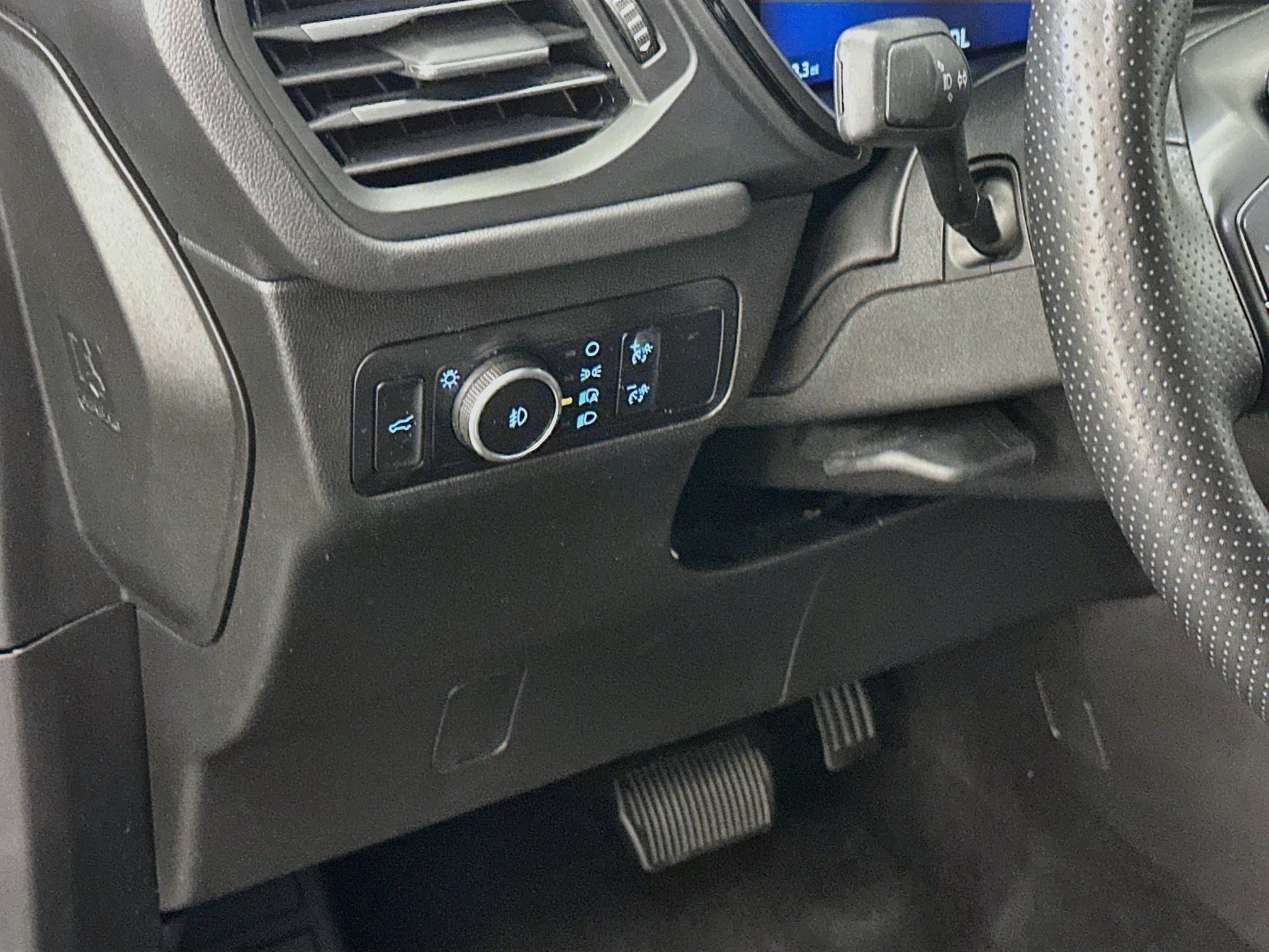 Used 2025 Ford Escape ST-Line Select AWD/4WD image 17