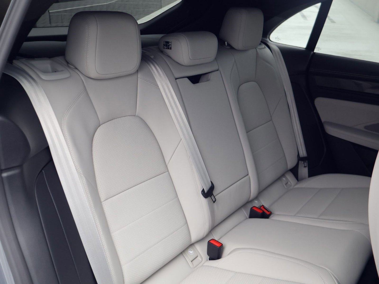 New 2026 Porsche Macan Turbo Electric AWD/4WD image 23