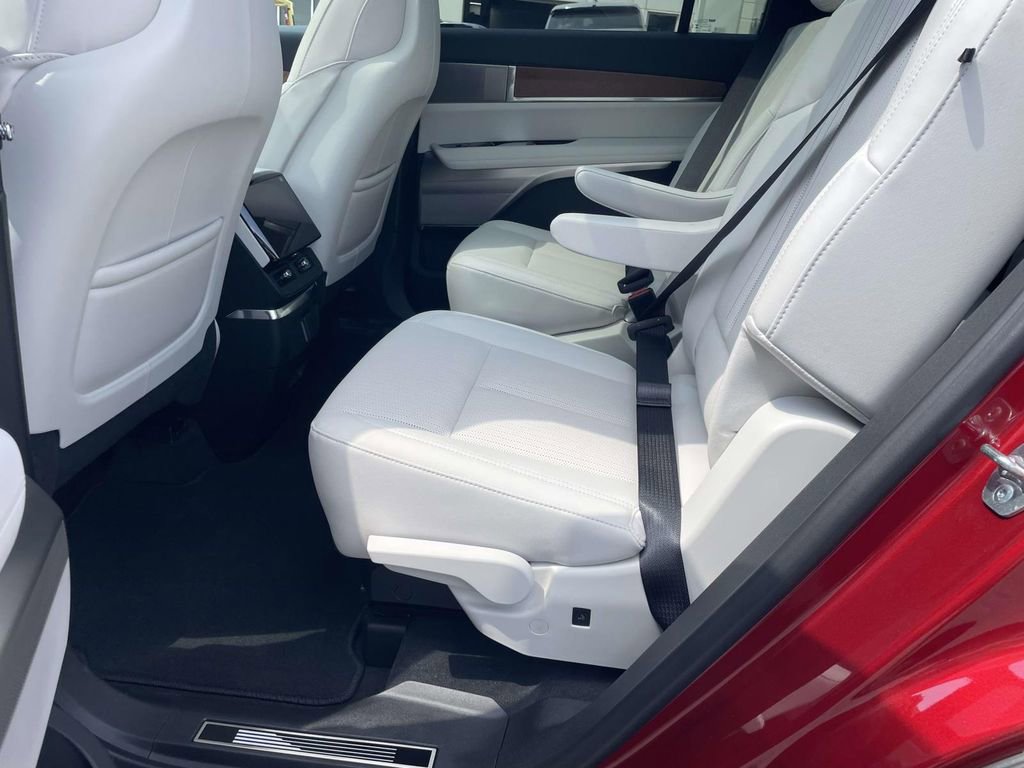 New 2026 Cadillac Vistiq Luxury w/ LPO, Premium Carpet Package image 13