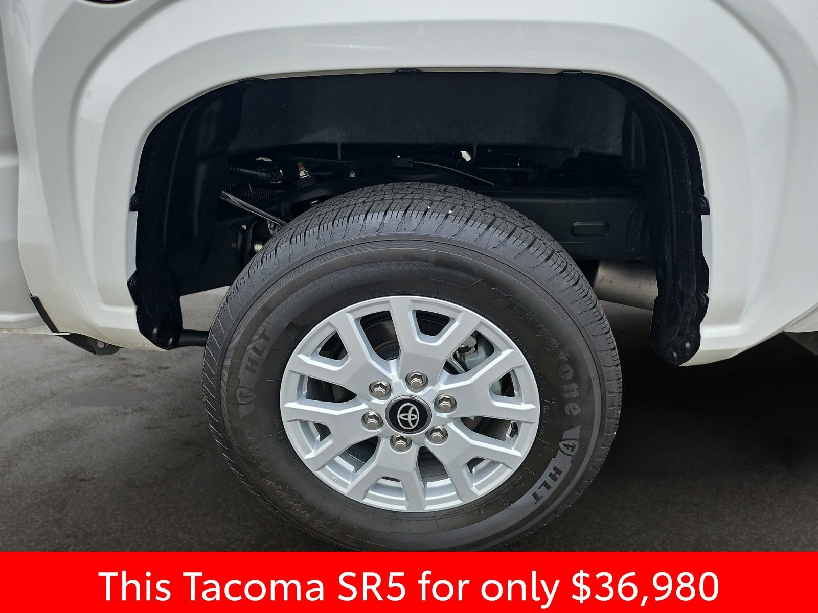 Used 2024 Toyota Tacoma SR5 AWD/4WD image 46