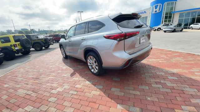 Used 2021 Toyota Highlander Limited FWD image 7